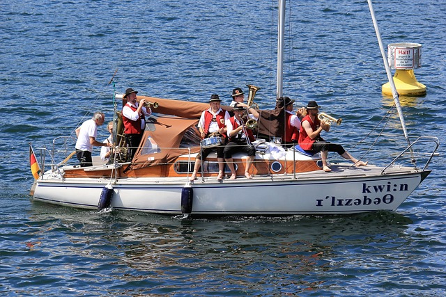 结合当地资 结合当地资